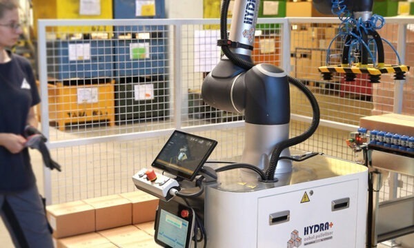 hydra cobot palettierer kunde mitarbeiterin